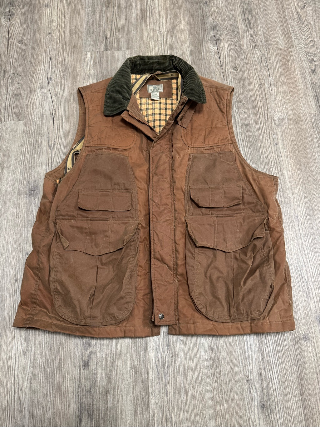 Beretta Men’s Brown Shooting Vest With Hunter Green Corduroy Collar. Size Xxl